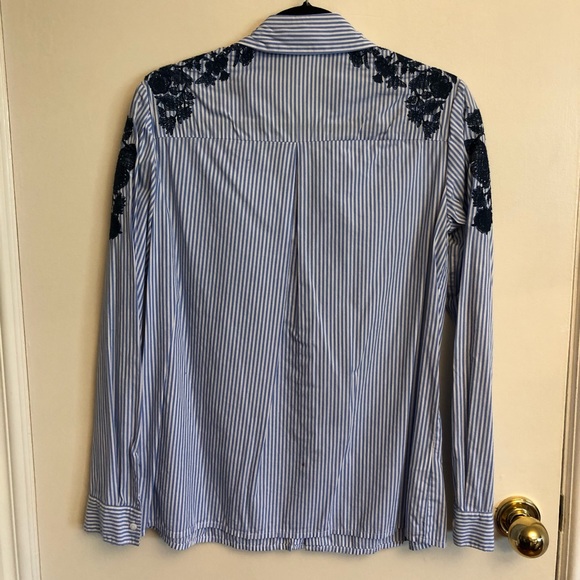 Blue pinstripe blouse with flower details - Picture 2 of 2